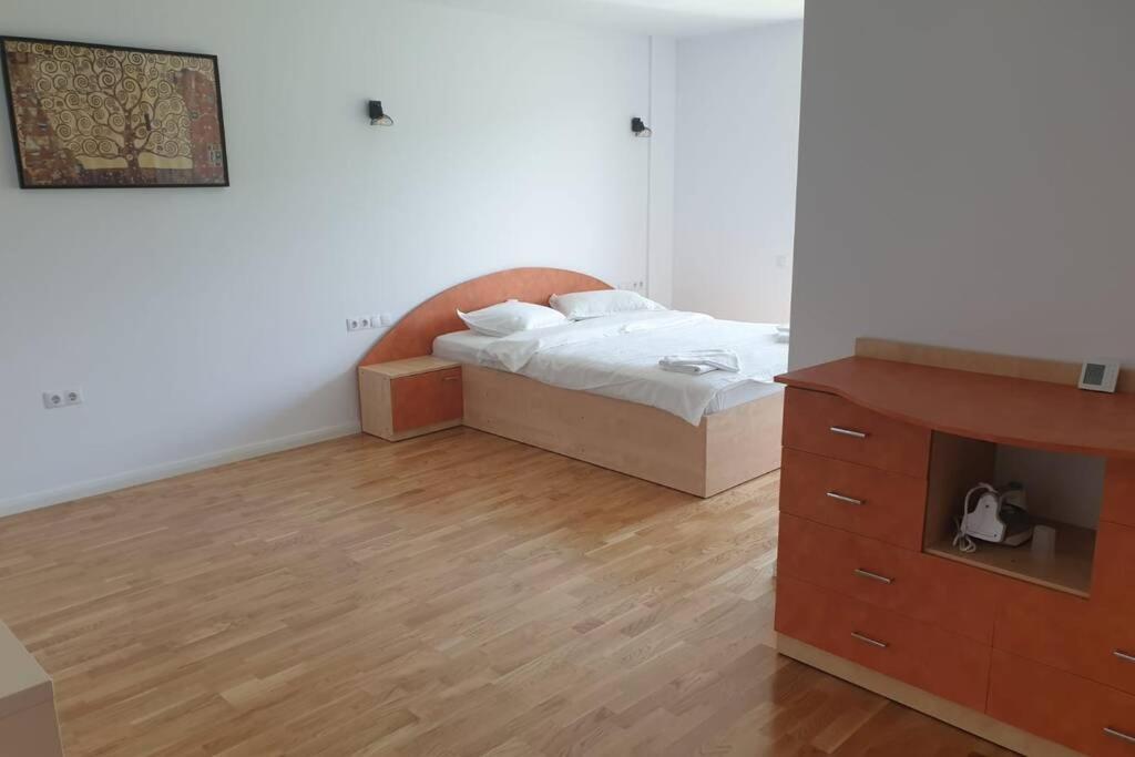 Garden Leisure Apartments Брашов Екстериор снимка