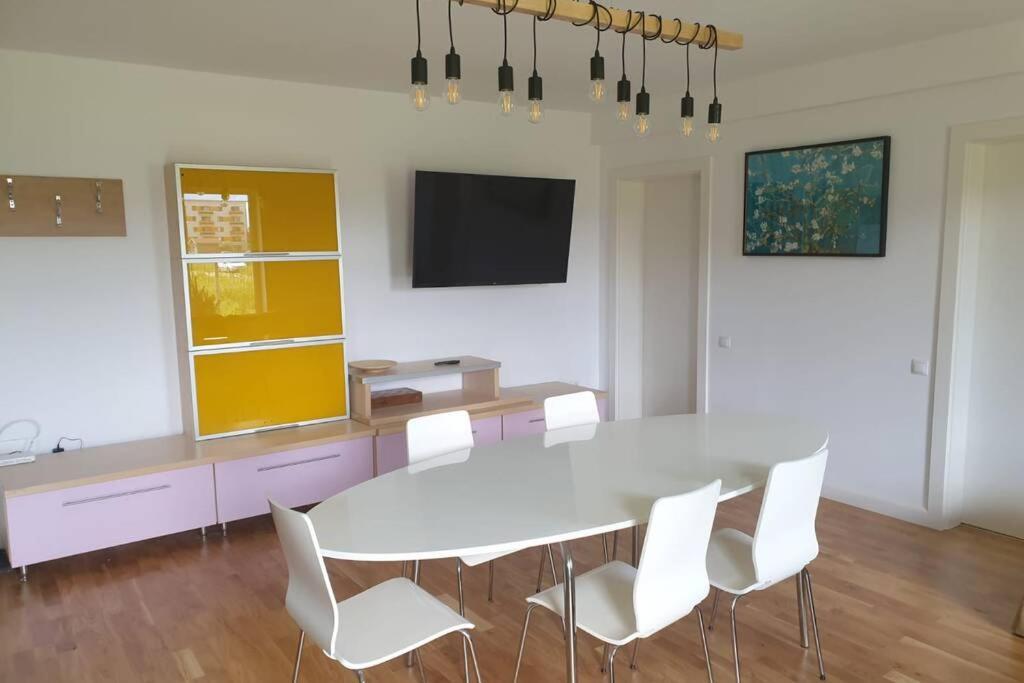 Garden Leisure Apartments Брашов Екстериор снимка